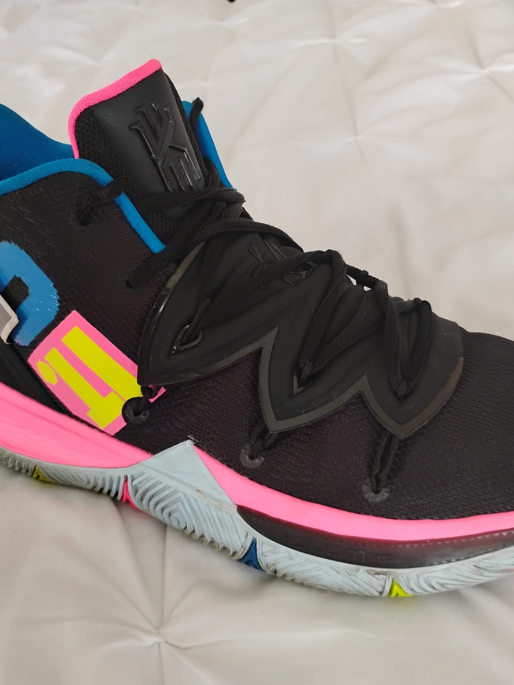 Nike Kyrie 5 Men’s Size 13 Basketball Boots AO2918-003